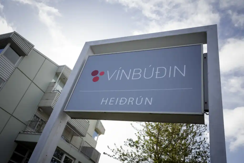 Réðst á konu fyrir utan Ríkið en finnst ekki