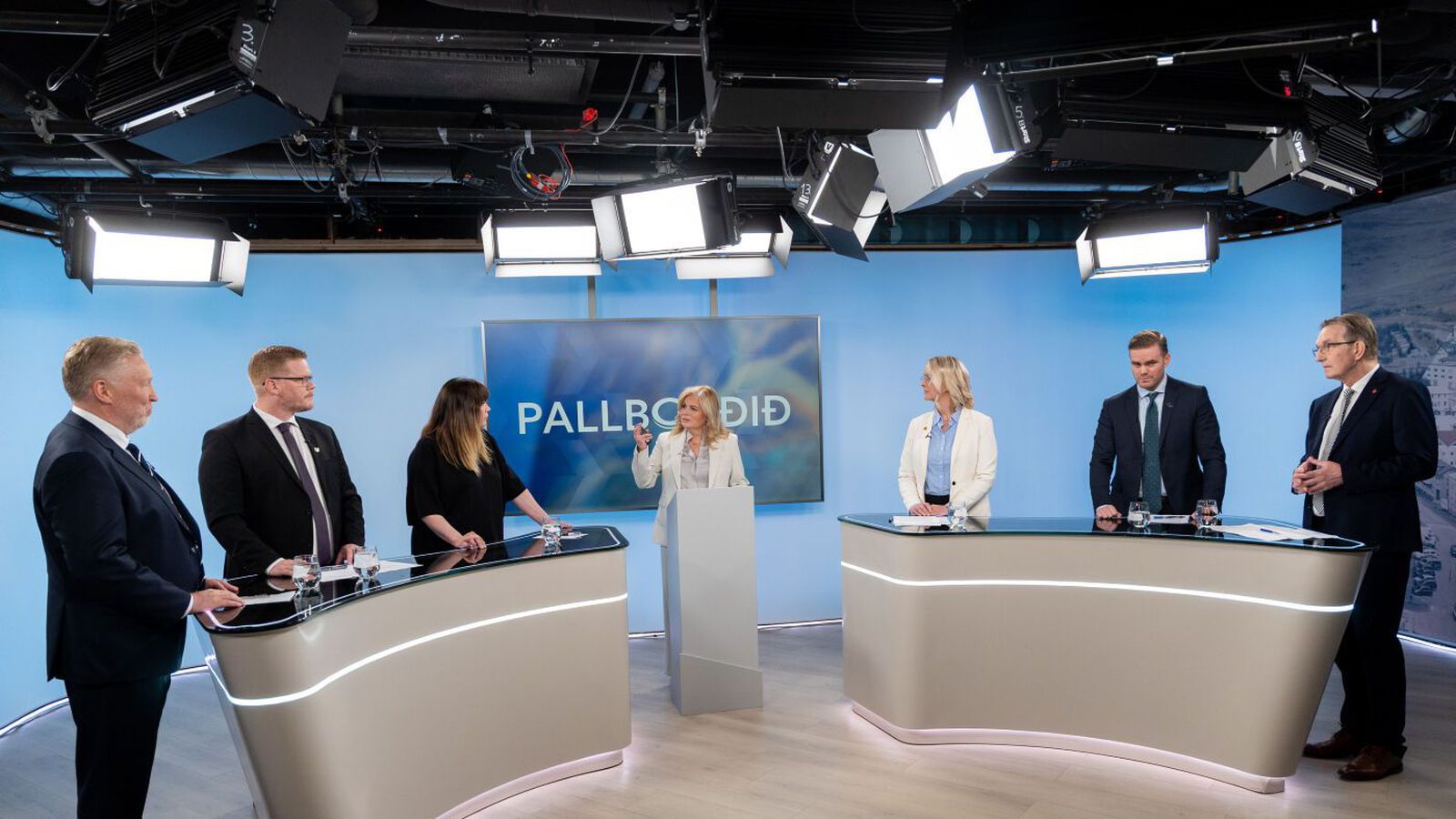 Regn­bogafánar, jafnaðar­geð og val­kyrju­vá í Hafnar­firði - Vísir