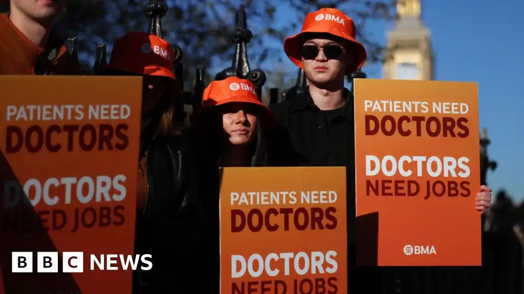 Resident doctors in England call off strike after new offer from government