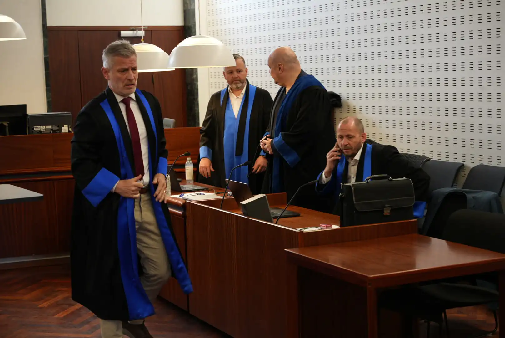 Réttarhöld hafin yfir Gabríel Douane og fimm öðrum vegna hryllingsárásar í Kópavogi - DV