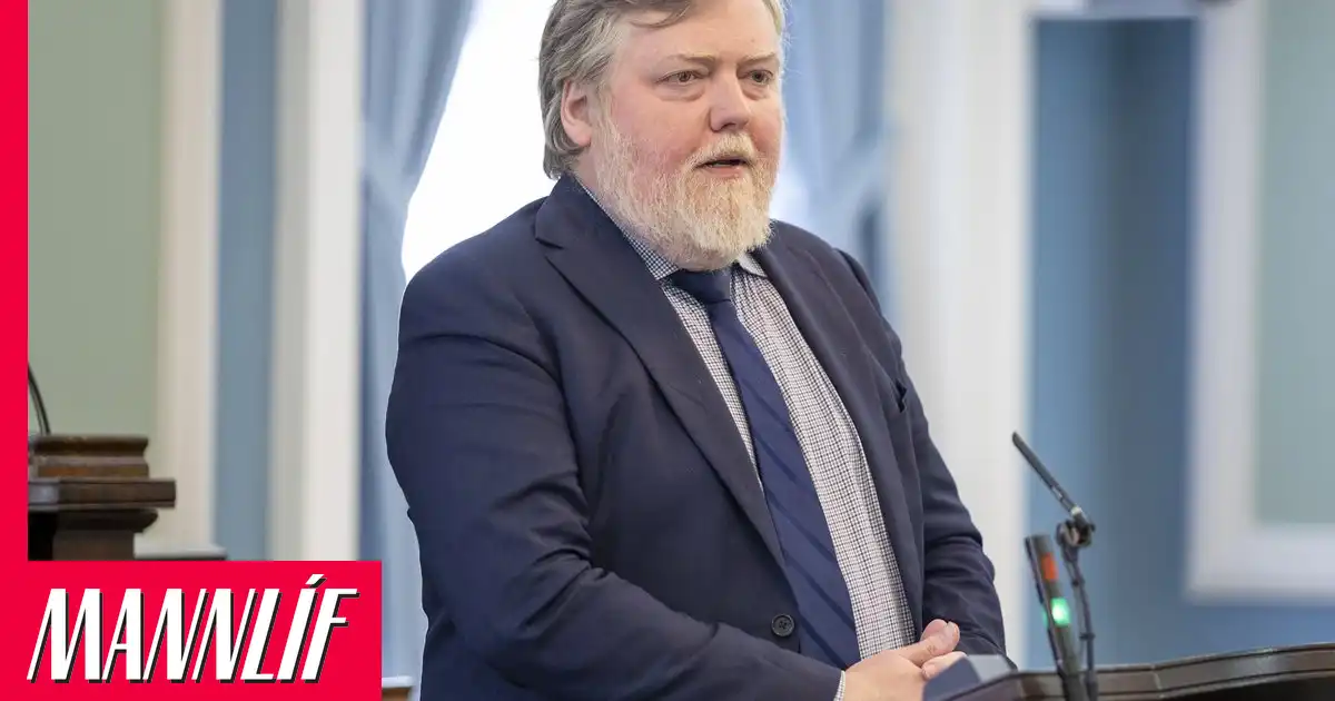 Rifjar upp óvenjulega undirritun Sigmundar Davíðs