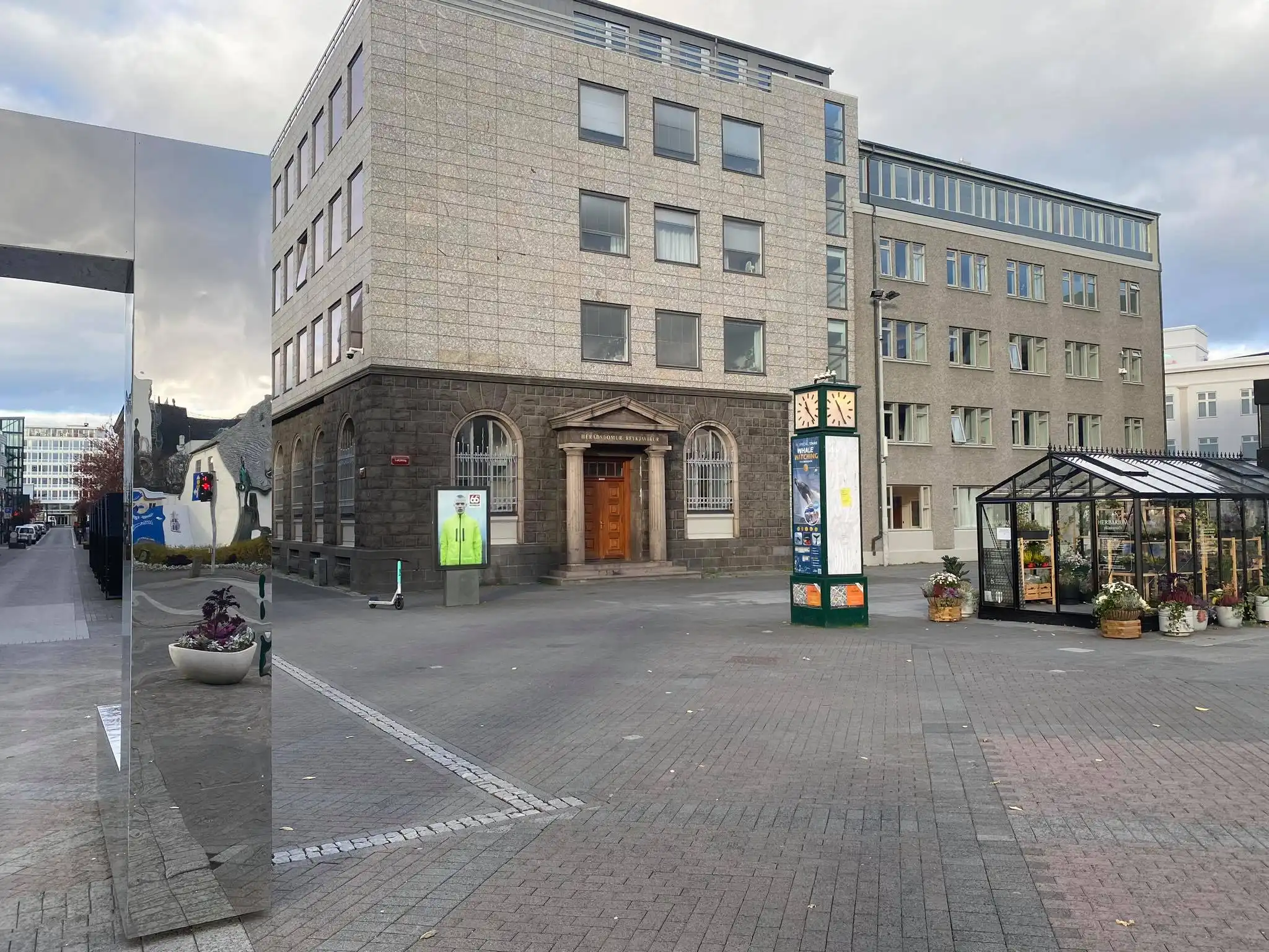 Rifrildi um menntun og leigubifreið endaði með ósköpum - Nefbraut konuna sem kallaði hann „ómerkilegan barþjón“