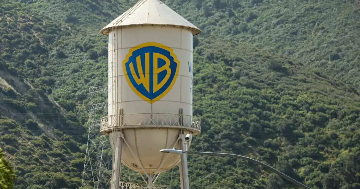 Risasamruni Paramount og Warner Bros. settur á ís