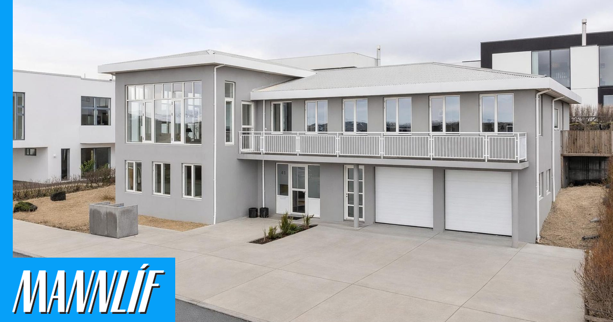 Risastórt gluggahús á sölulista