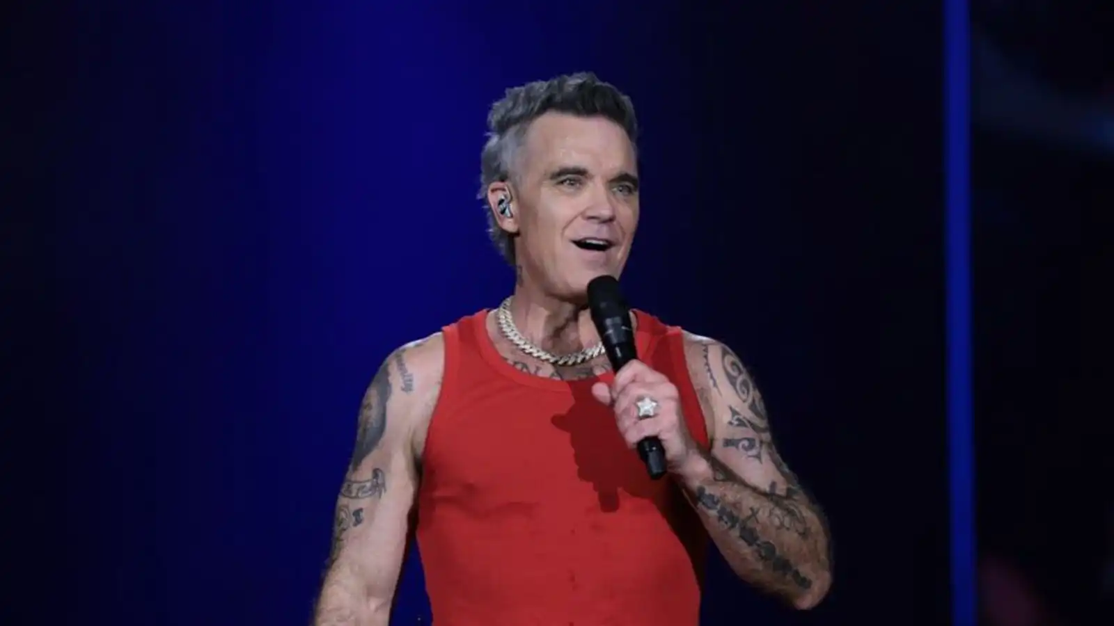 Robbie Williams ein­hverfur - Vísir