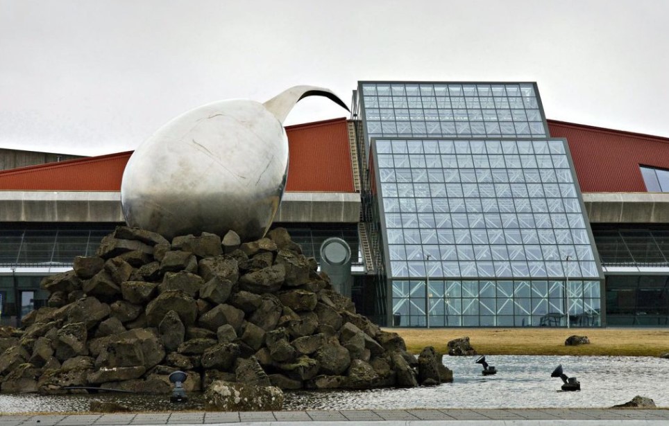 Rúmenskri vændiskonu vísað úr landi - Var með mikið af smokkum en sagðist vera með ofnæmi - DV