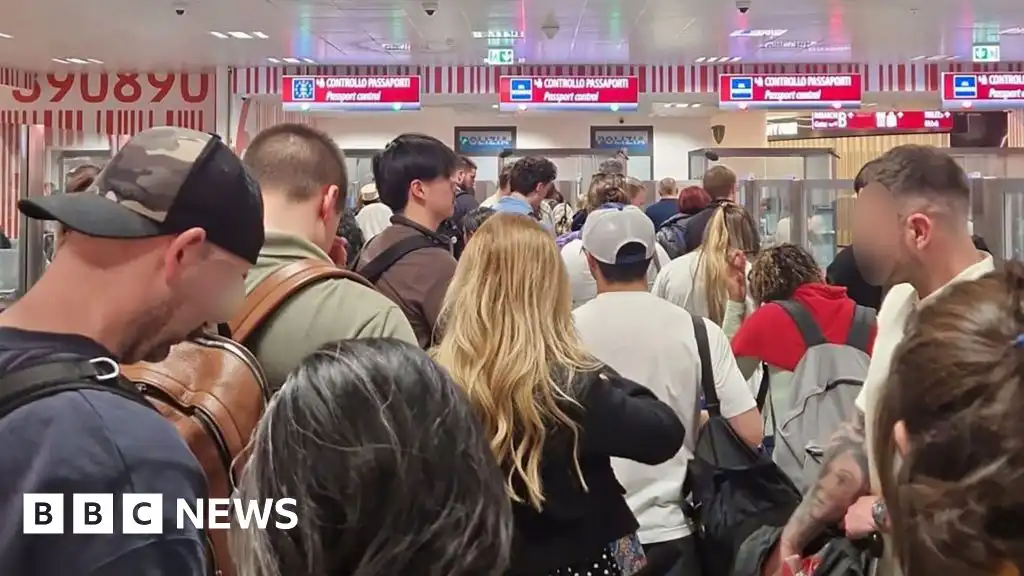 Ryanair flight from Milan to Manchester leaves passengers behind due to border delays
