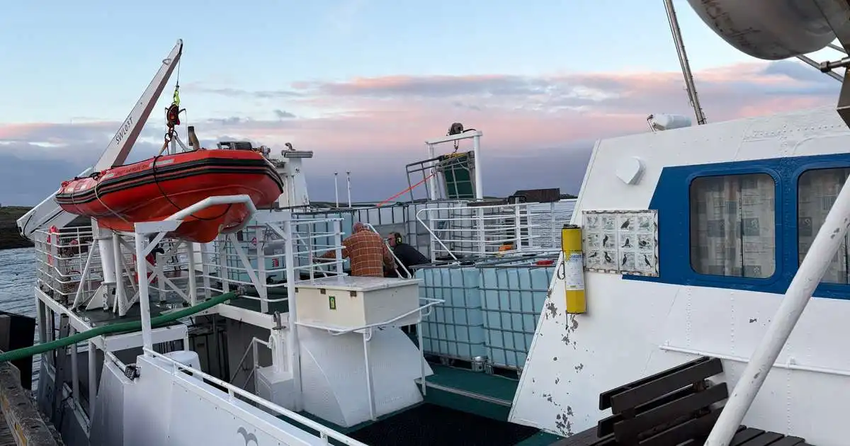 Særún sigldi aukaferð til að fylla á vatnsbirgðir í Flatey