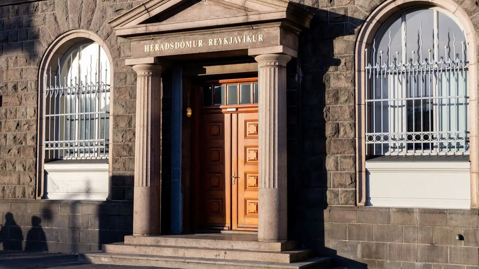 Sagði fósturmissinn með vilja gerðan og hótaði að taka frá henni börnin - Vísir