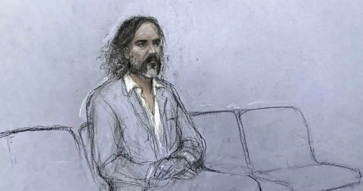 Saksóknari segir Russell Brand vera vægðarlausan nauðgara