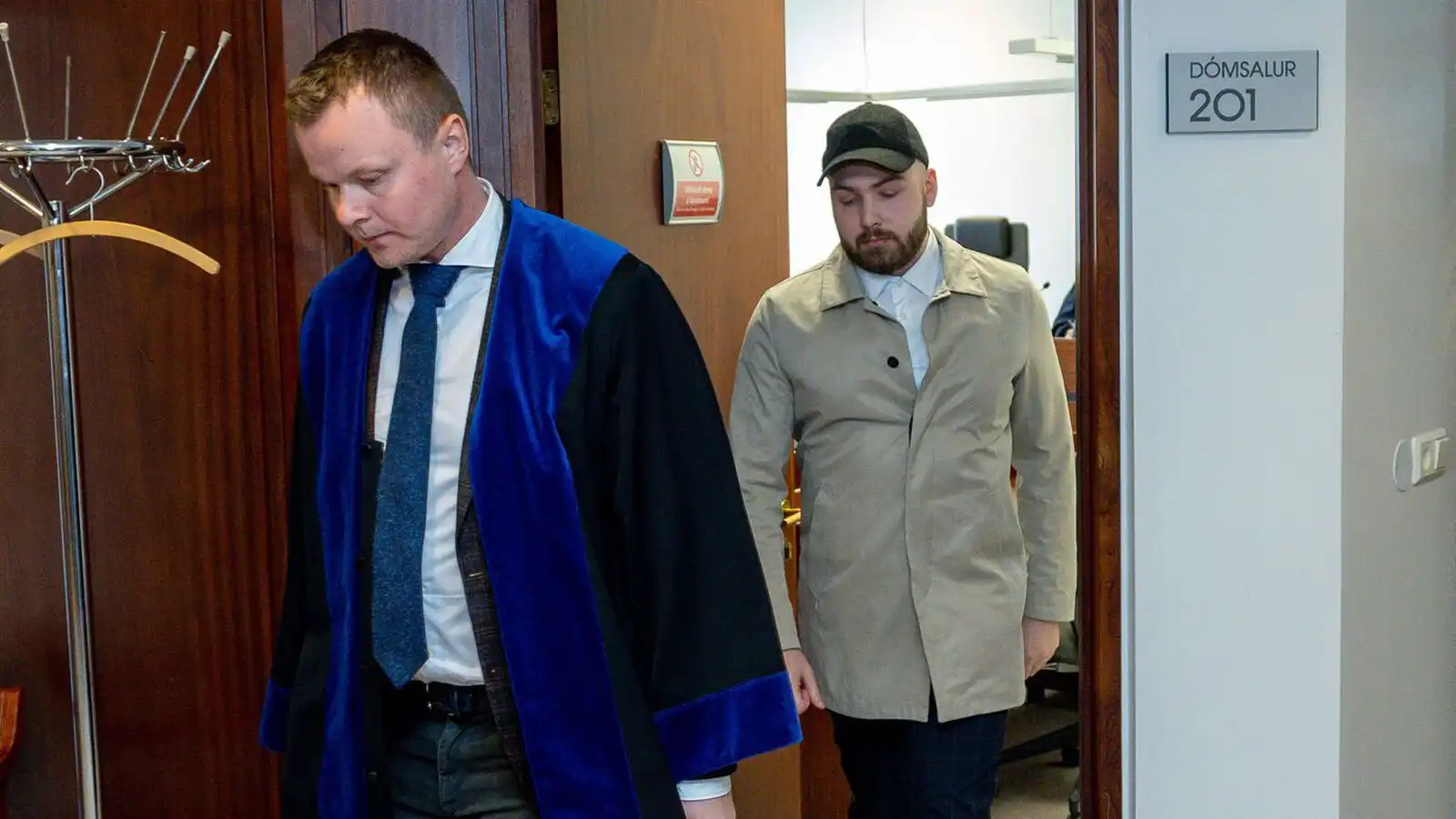 Sárt að geta ekki sagt ömmu sinni frá sak­leysi sínu - Vísir