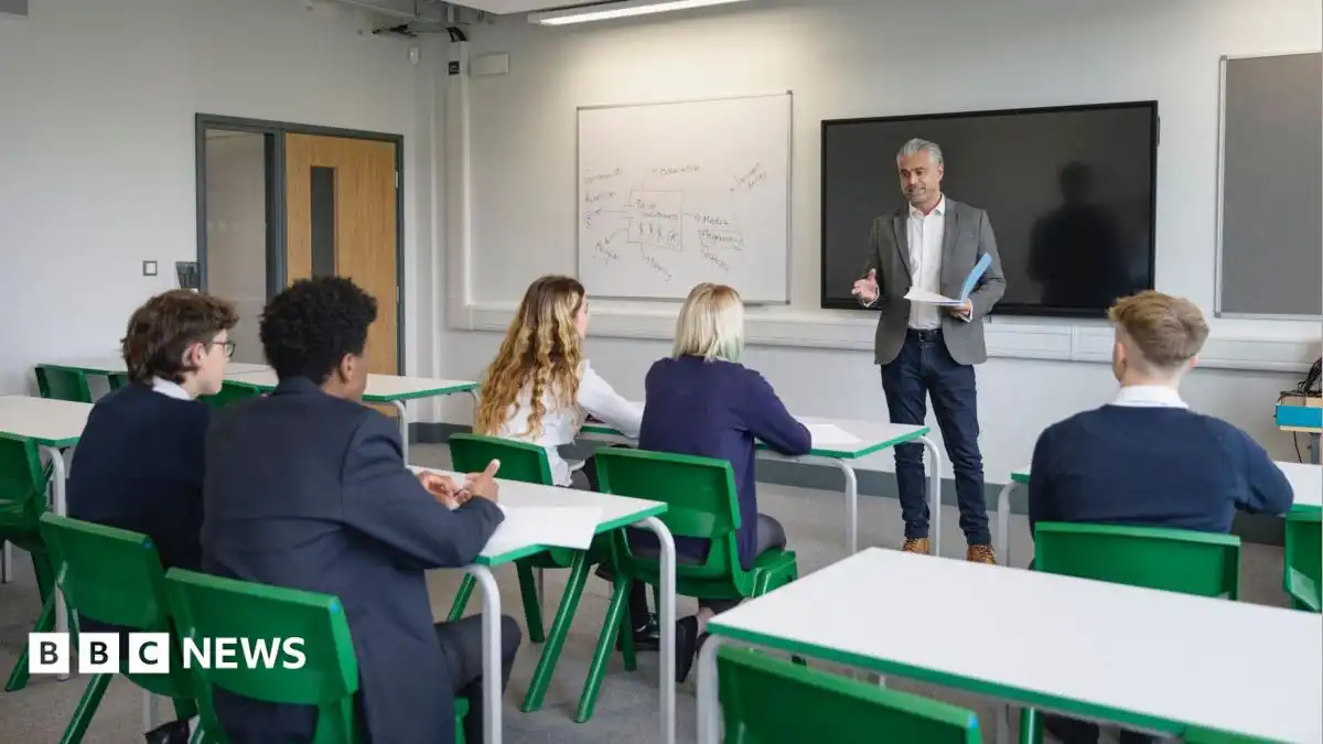 Schools in England get extra £500m in bid to avoid teacher pay strike