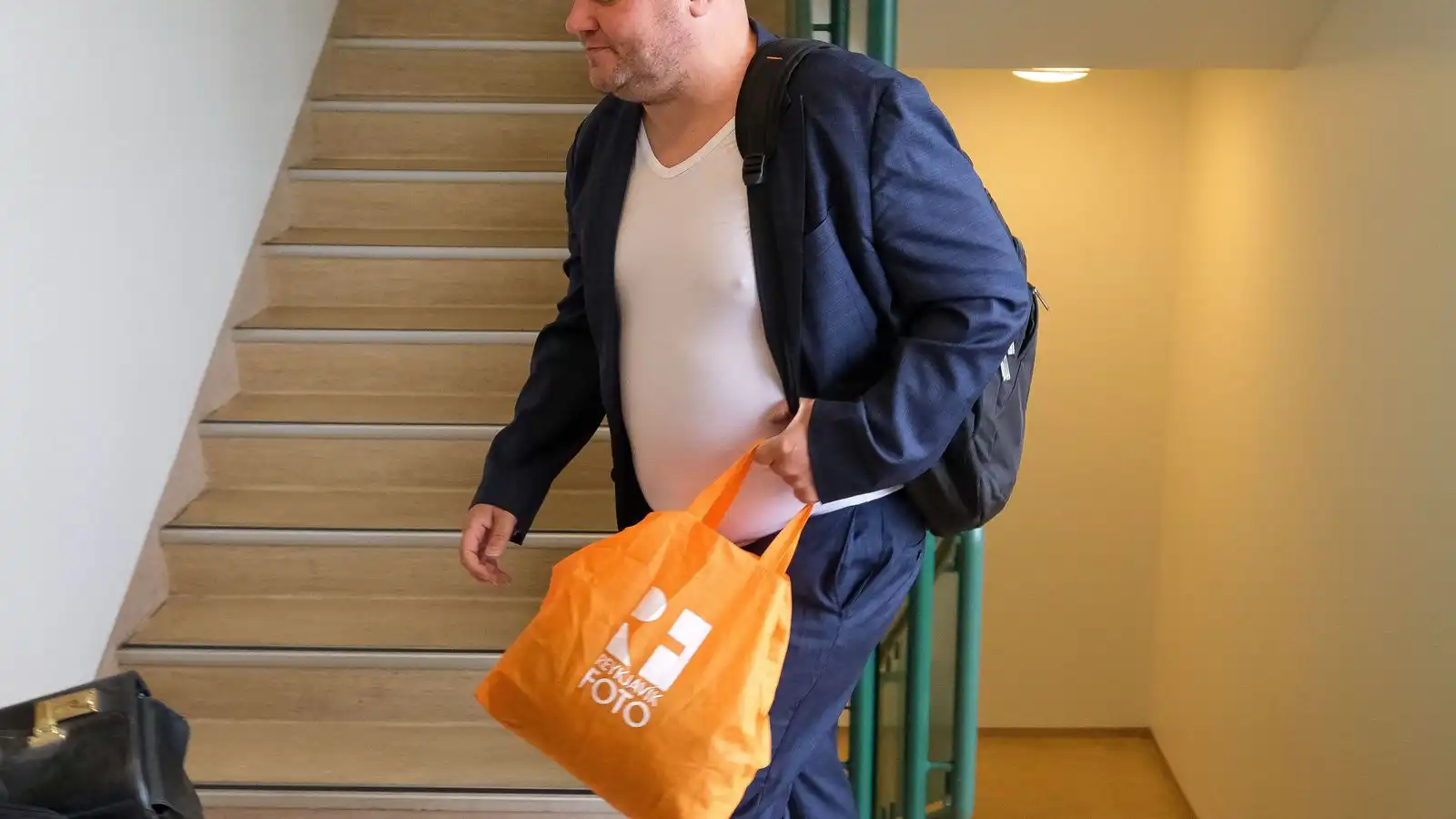 Sé ekki „stóri maðurinn“ sem lagði á ráðin um „að sjálfs­morða hann“ - Vísir