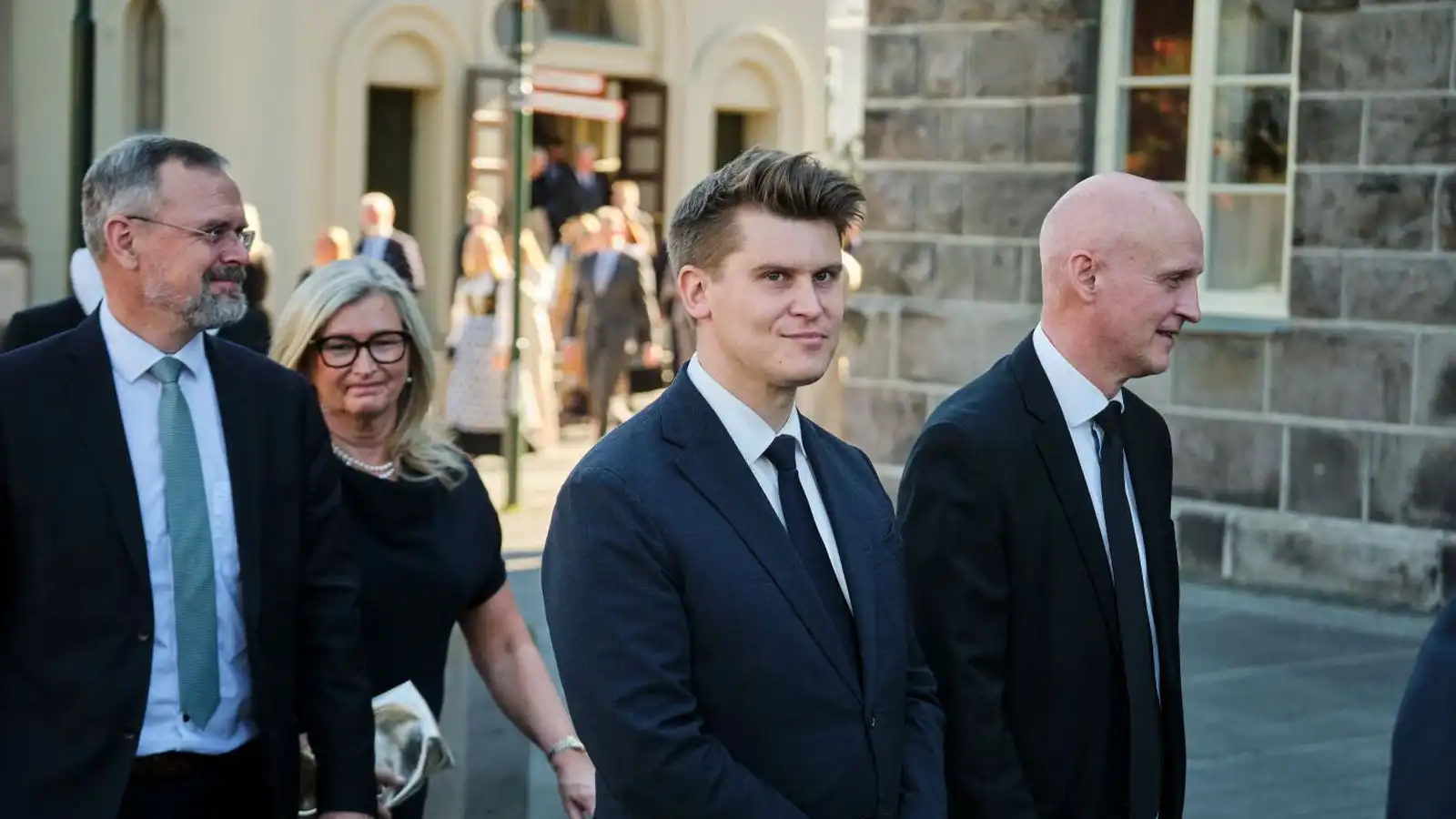 Segir að þegar 13 þúsund skrifa undir verði stjórn­völd að hlusta - Vísir