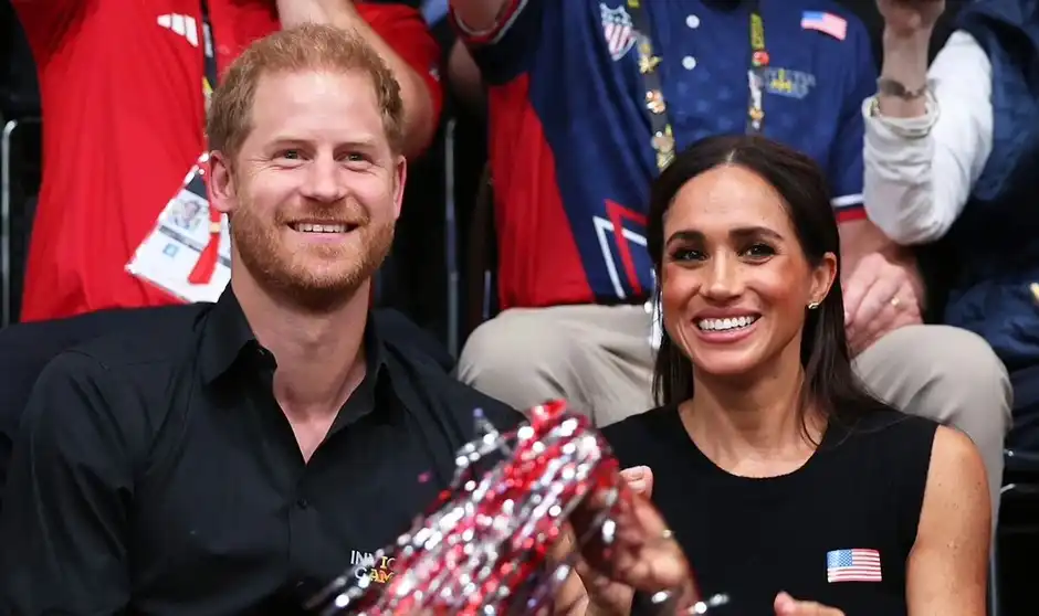 Segir glaðlegt fjölskyldumyndband afhjúpa hræsni Markle og Harry
