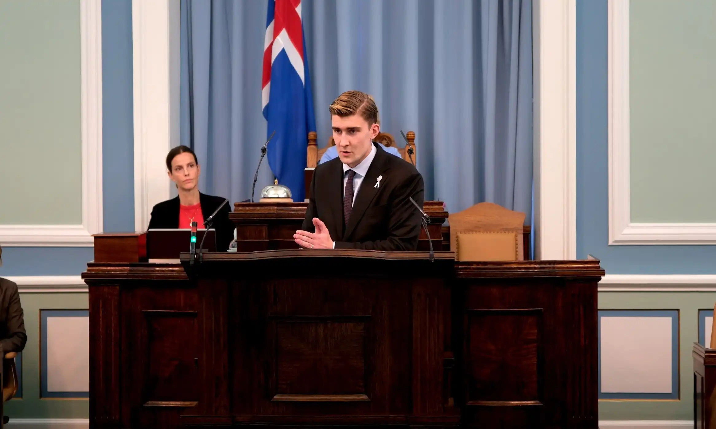 Segir ríkisstjórnina nota þjóðina til að leysa eigin ESB ágreining.
