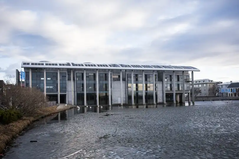 Segir uppsagnirnar hjá borginni keyrðar í gegn með ólýðræðislegum hætti
