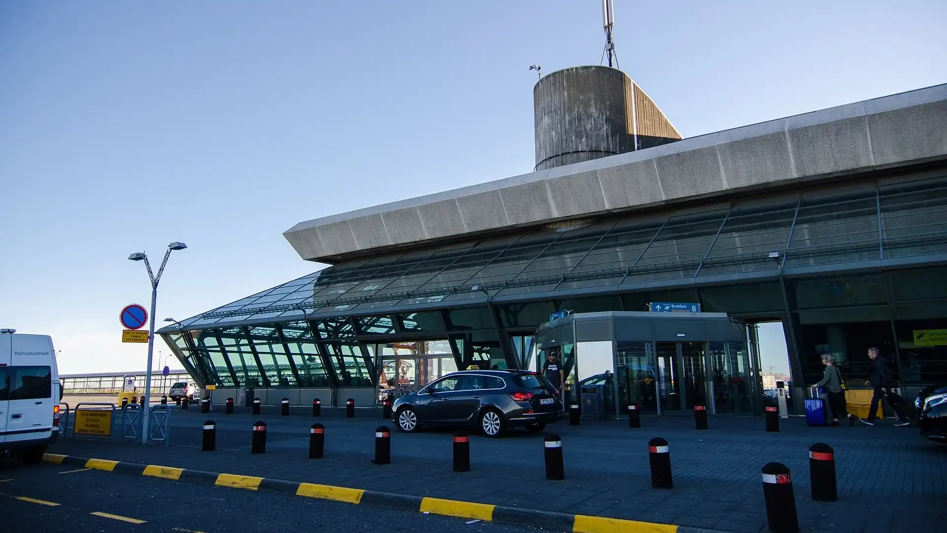 Segir viðmót starfsmanns hafa breyst þegar hún sagðist vera gyðingur