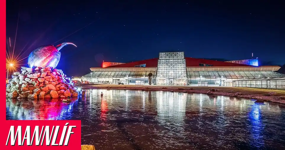 Segja fjögur brottvísunarflug ICE hafa tekið eldsneyti á Keflavíkurflugvelli