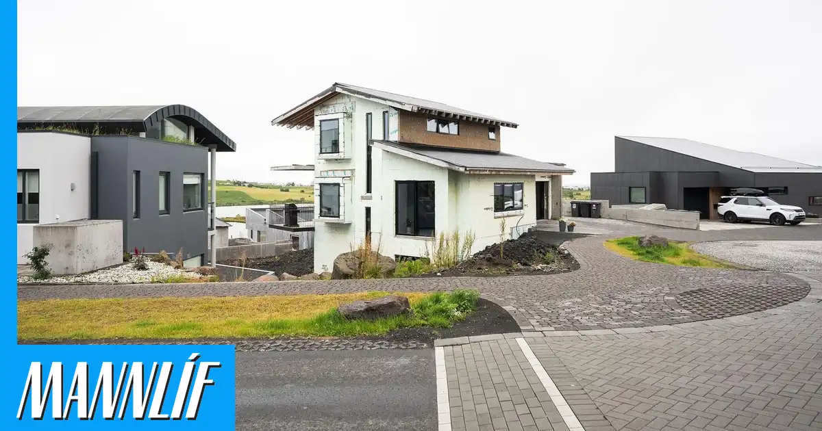 Selja áhugavert en óklárað hús í Garðabæ