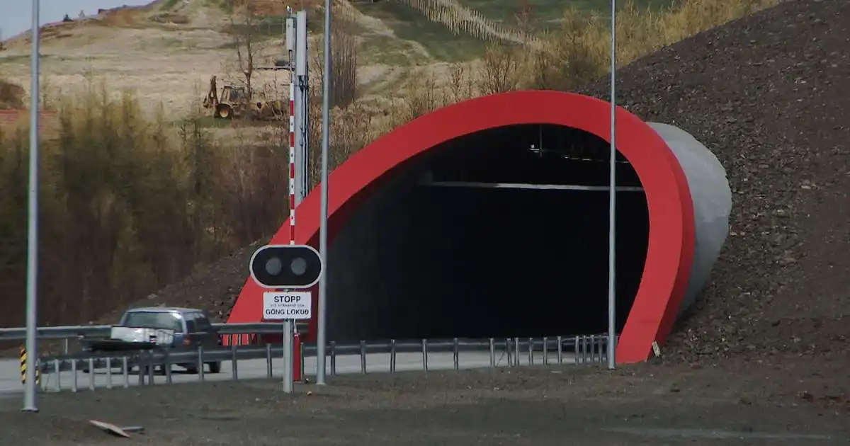 Setja upp posa við Vaðlaheiðargöng