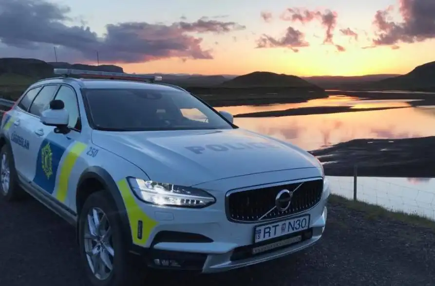 Sex slasaðir eftir að rúta valt í Suðursveit