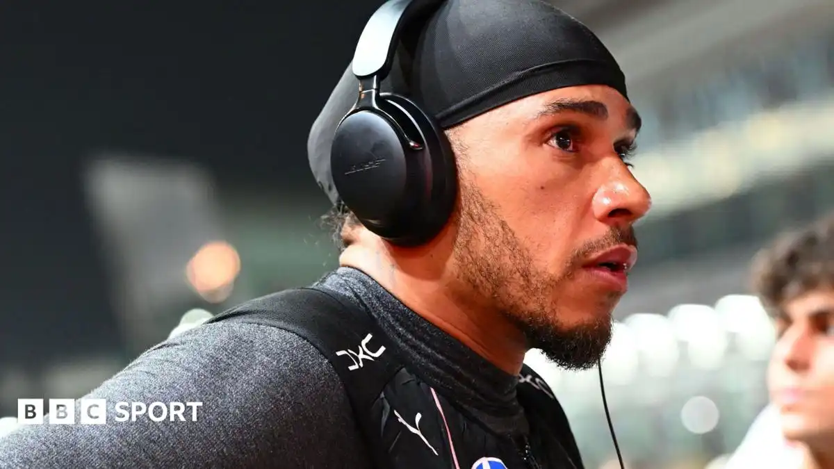 Singapore Grand Prix: Lewis Hamilton apologises to Ferrari as Kimi Antonelli moves to brink of title