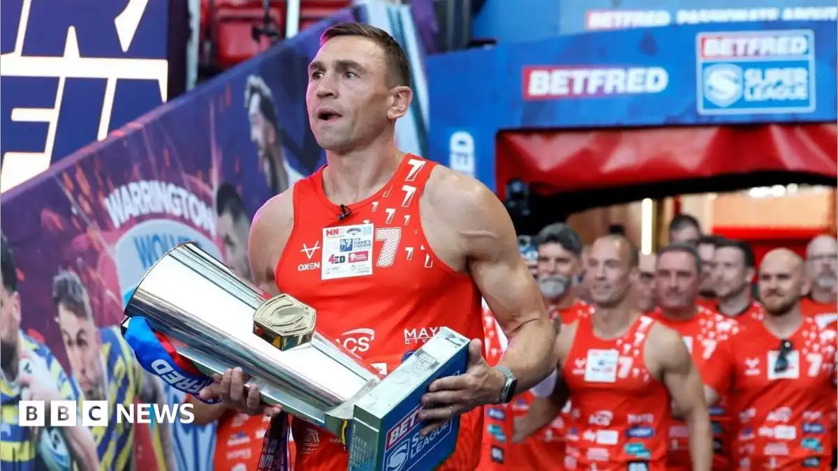 Sir Kevin Sinfield completes epic challenge ahead of Grand Final