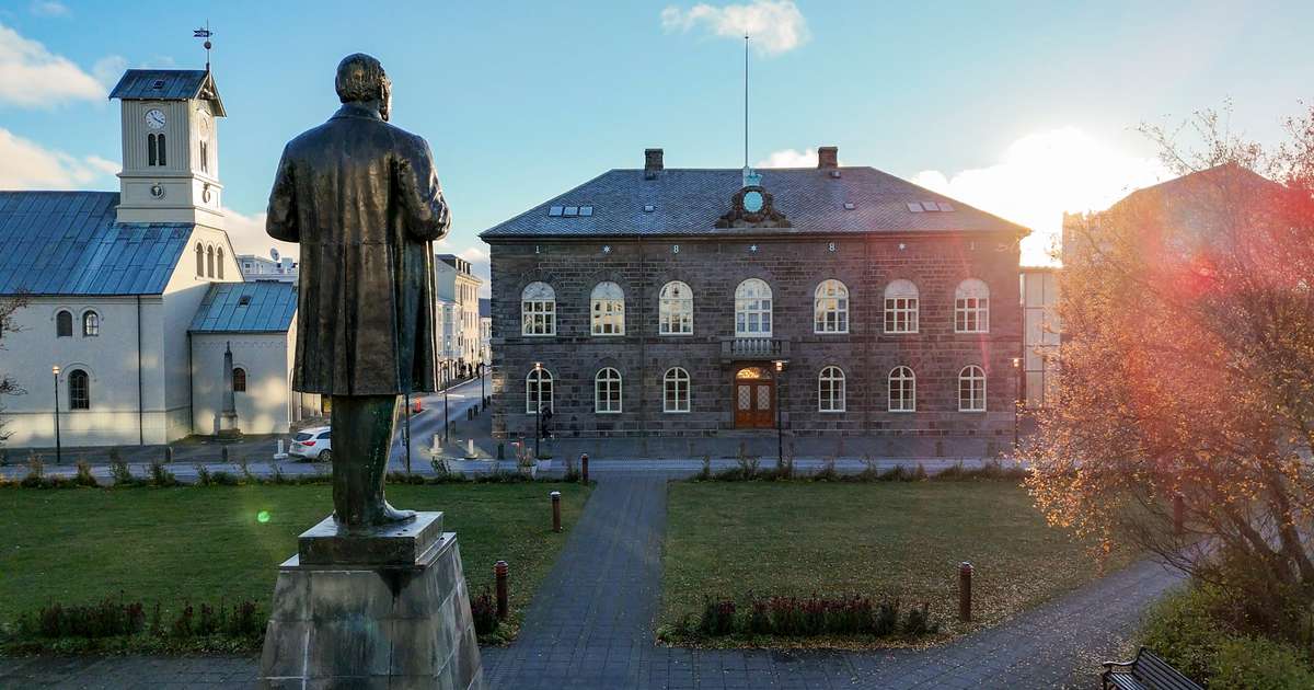 Sjálfstæðisflokkurinn og Samfylkingin bæta við sig