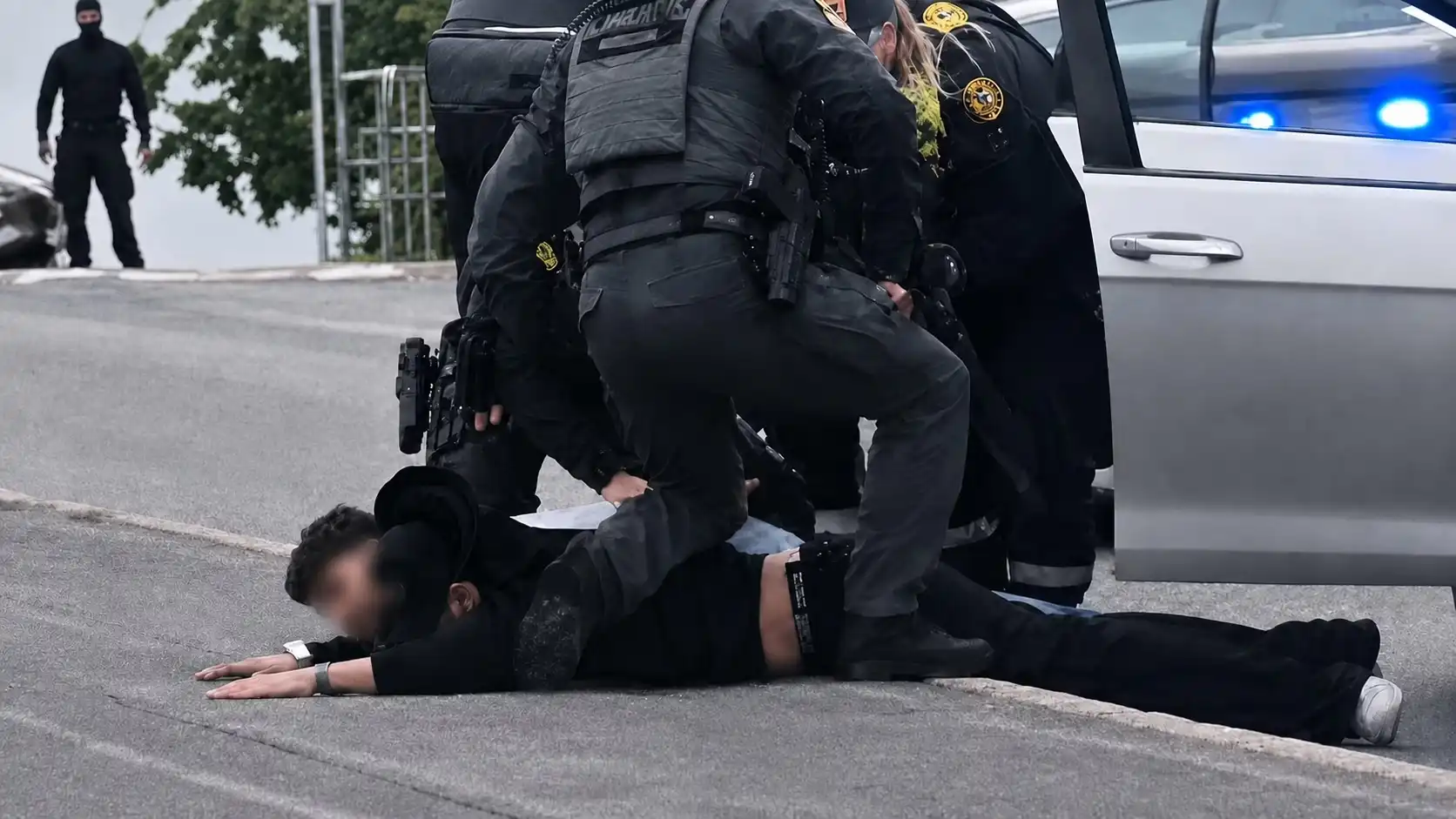 Sjónarvottur í skotvopnamáli segir alla fimm handteknu hafa verið af erlendum uppruna