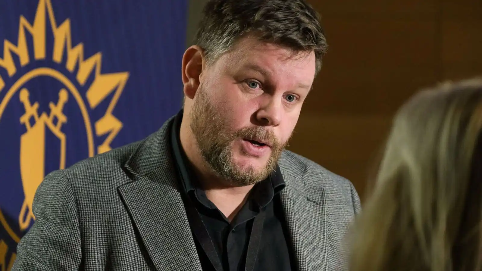Skoða hvort gervi­að­gangar og grun­sam­legar síður séu er­lend öfl í dul­búningi - Vísir