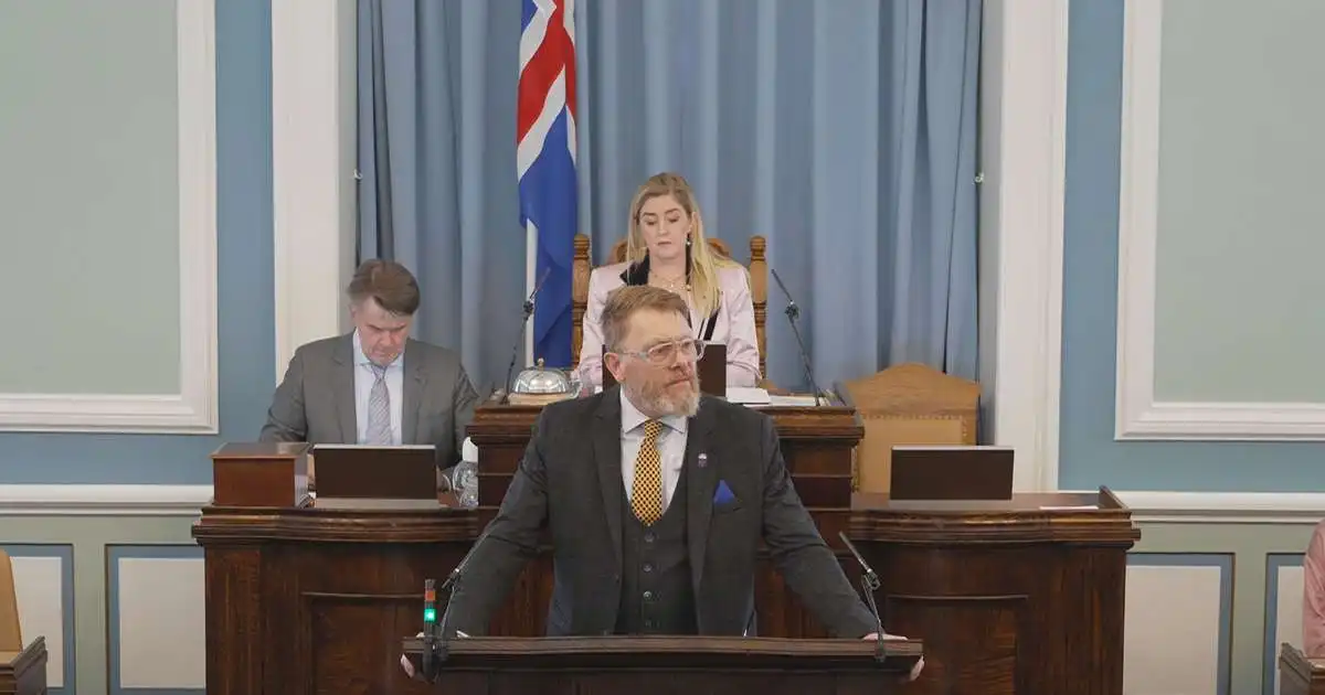 Skriflegt samkomulag um samstarf og stuðning Jóns