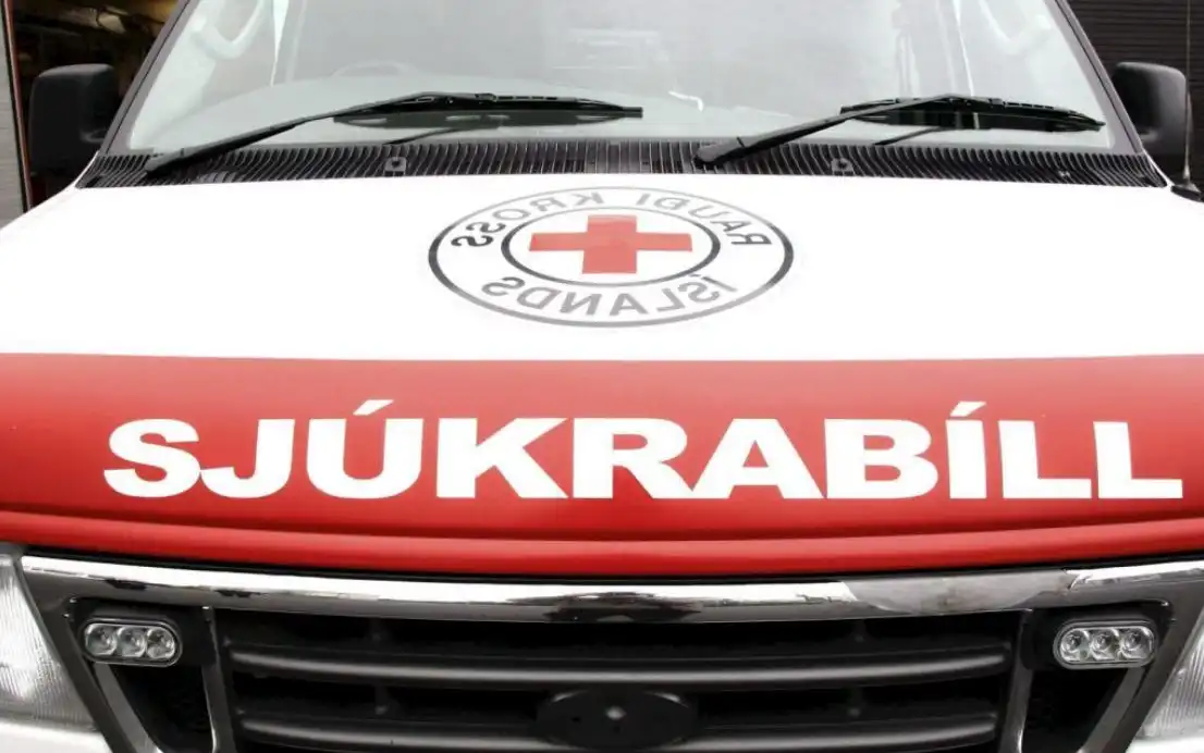 Skuldar hátt í 300 þúsund í sjúkrabílaferðir - DV