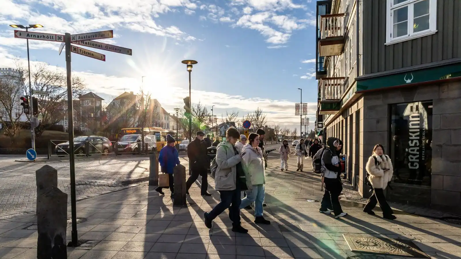 Skýjað með köflum en styttir svo upp - Vísir