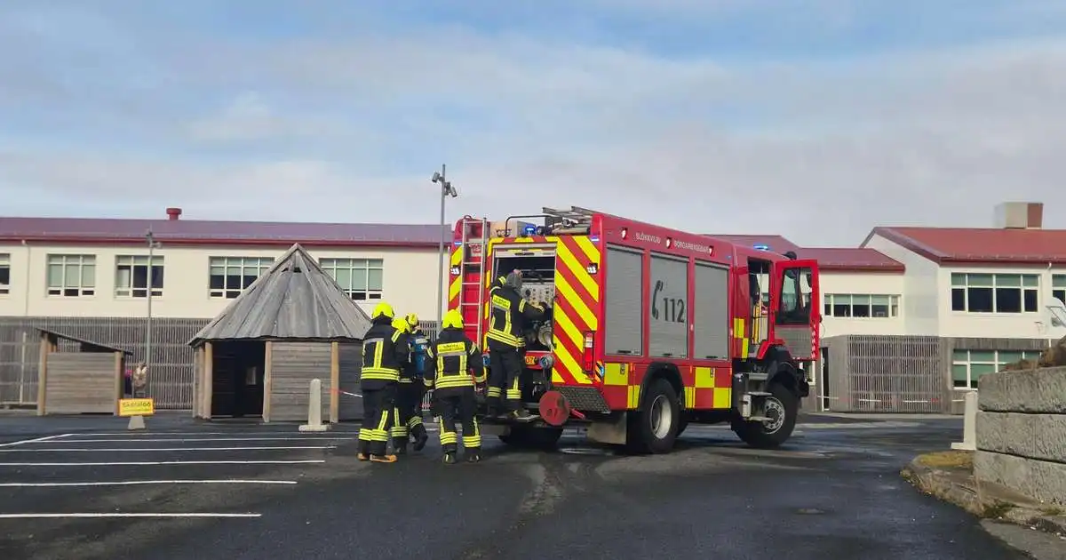 Slökkviliðið kallað að grunnskólanum í Borgarnesi