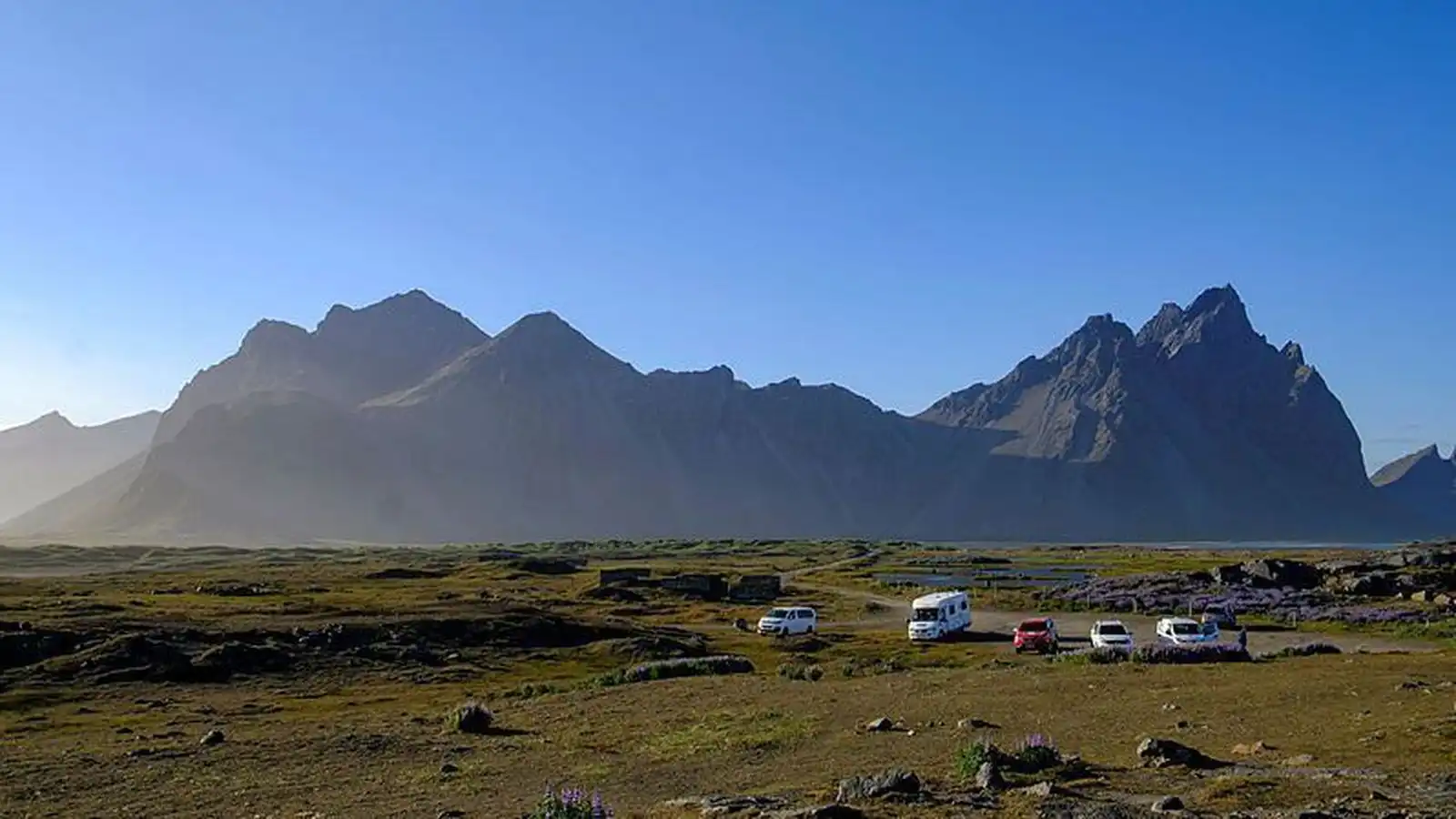 Snarpar vindkviður á Aust­fjörðum og sunnan við Vatna­jökul - Vísir