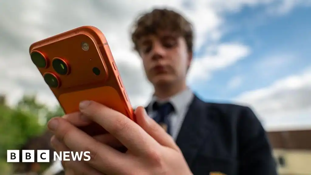 Social media as bad for young people as smoking, top doctors say