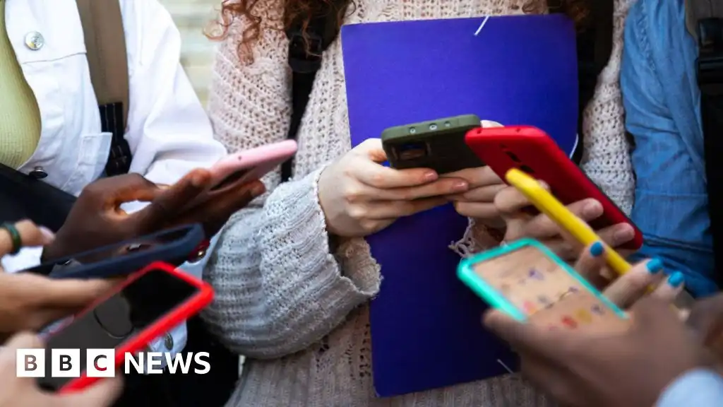 Social media restrictions to end 'system failing our kids', Starmer says