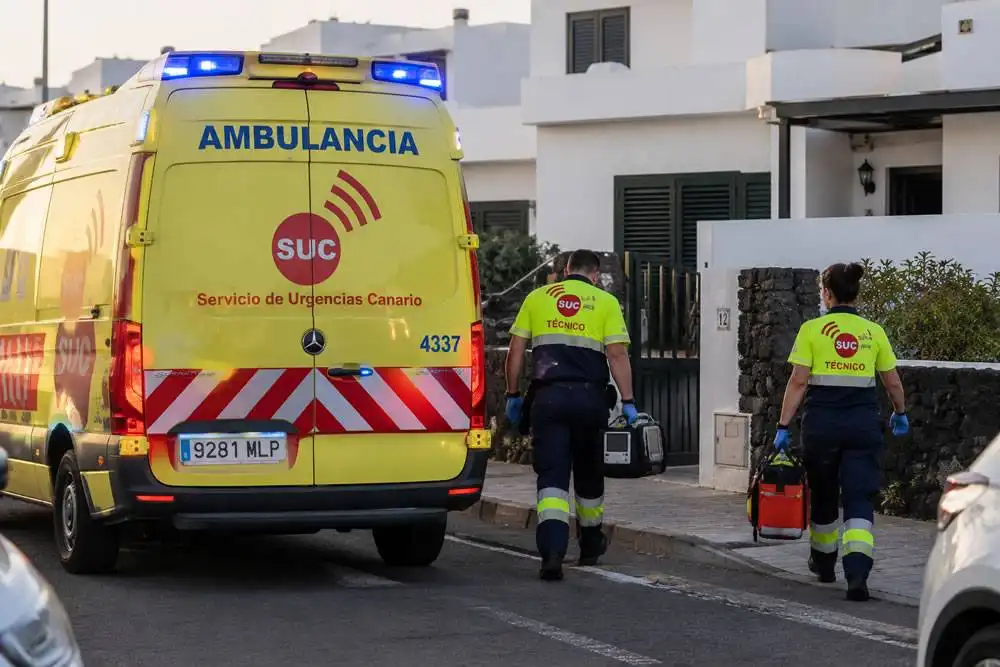 Son saves father's life with CPR guided over the phone in Lanzarote