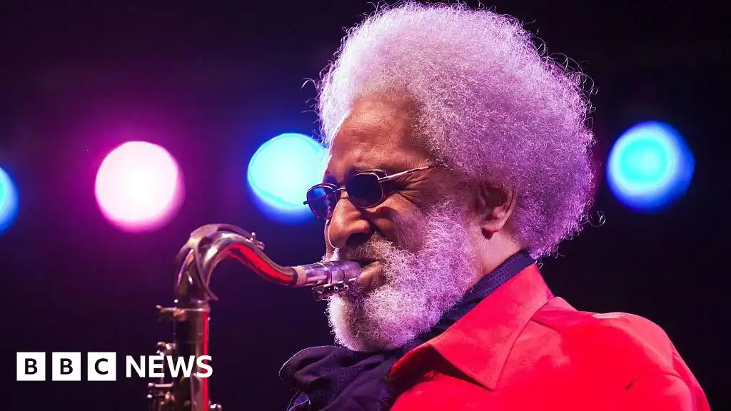 Sonny Rollins: 'Saxophone colossus' jazz legend dies aged 95