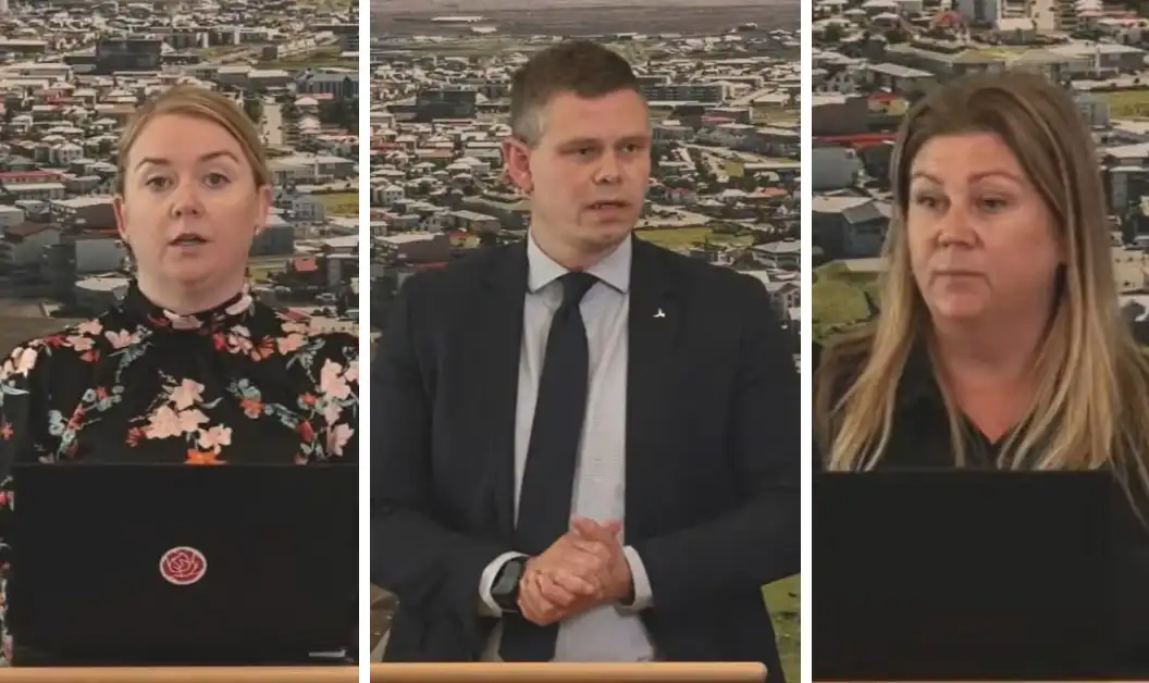 Sótt að Vilhjálmi á bæjarstjórnarfundi: „Núverandi aðstoðarmaður er ekki á sviðsstjóralaunum“