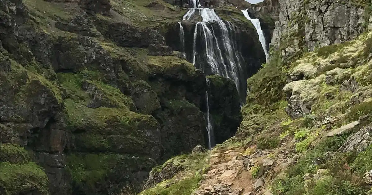Sóttu slasaðan göngumann við Glym
