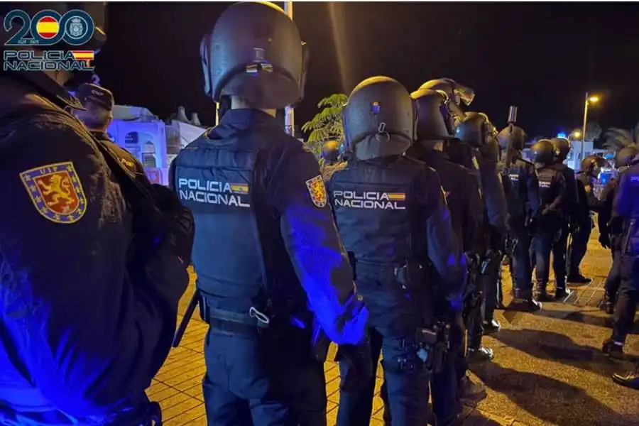 South Tenerife businesses call for permanent police presence in Veronicas