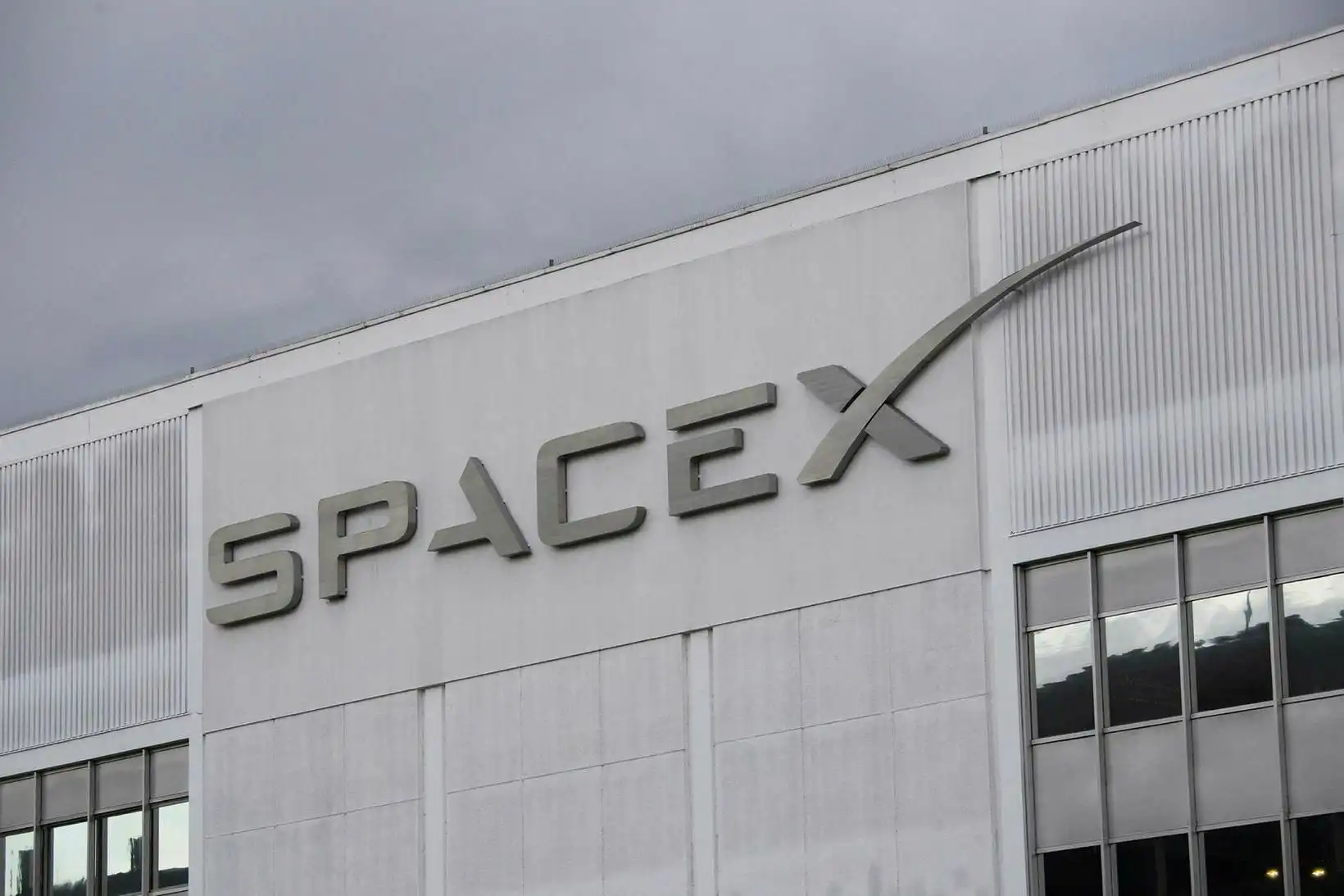 SpaceX stefnir á að safna 9.200 milljörðum í frumútboði - MBL.IS