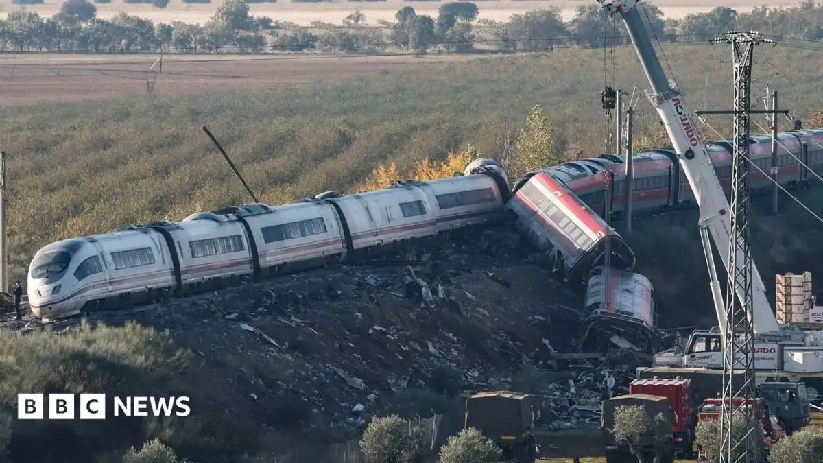 Spain train crash: Audio reveals exchanges between operators and drivers