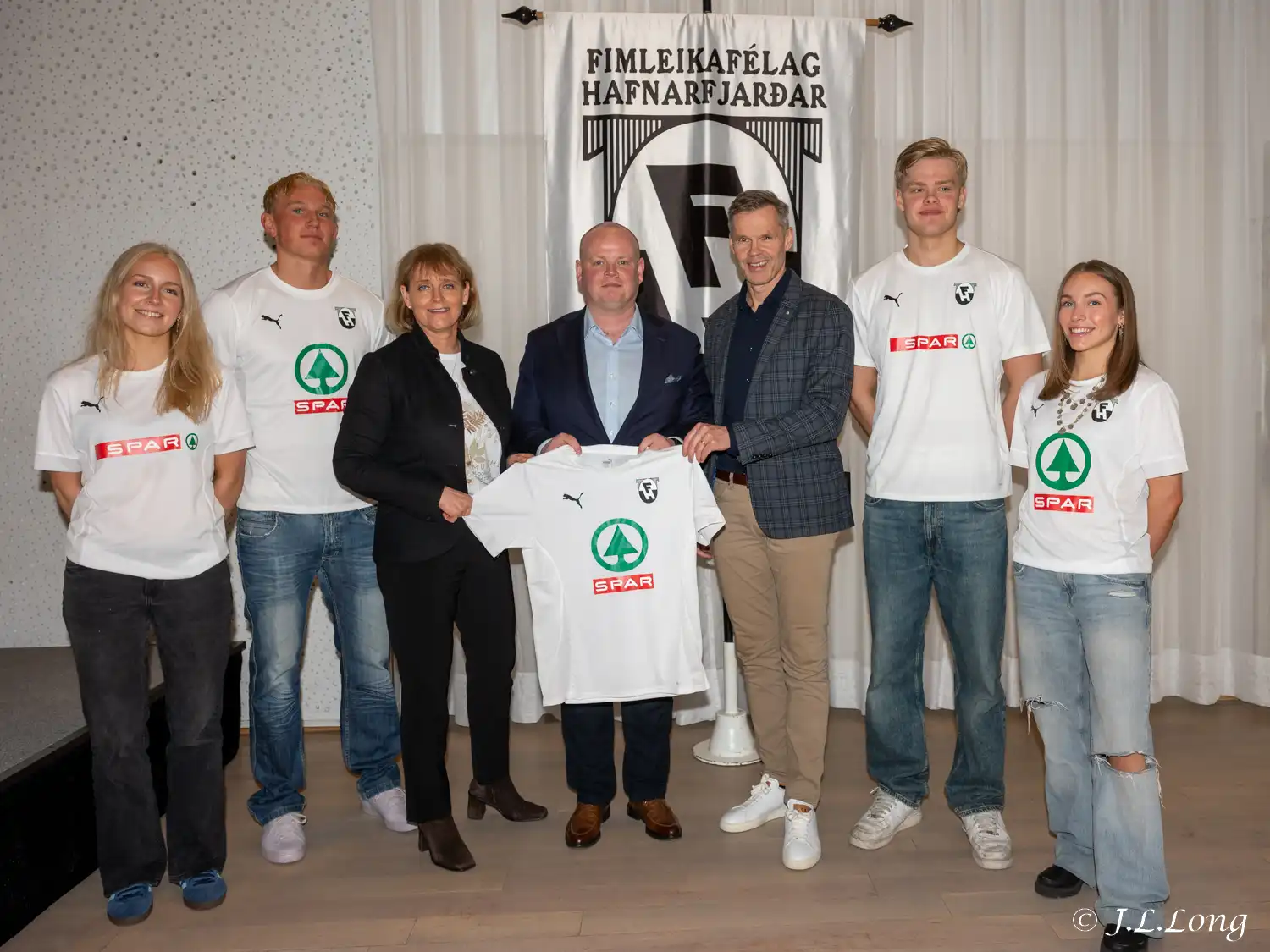 Spar og FH í samstarf - DV