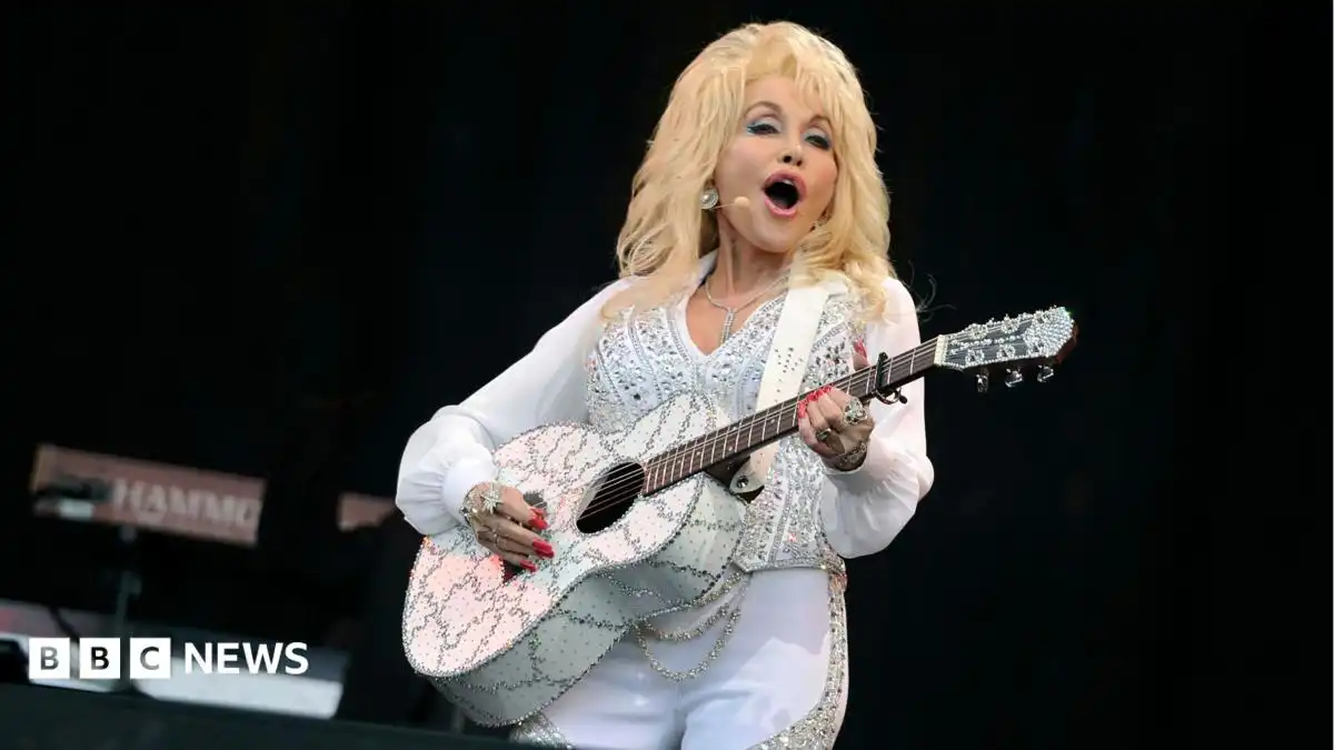 Spotify uploads Irish lyrics for Dolly Parton's Welsh Jolene version