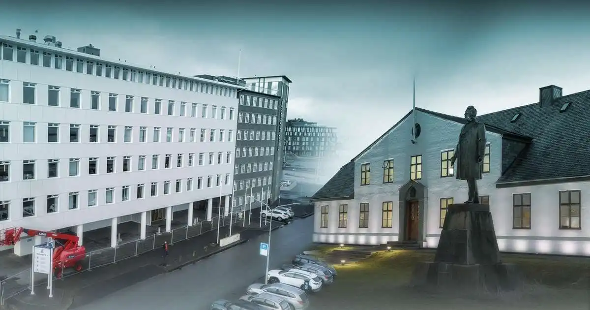 Sprengjusveit sérsveitar kölluð út vegna sprengjuhótana til ráðuneyta