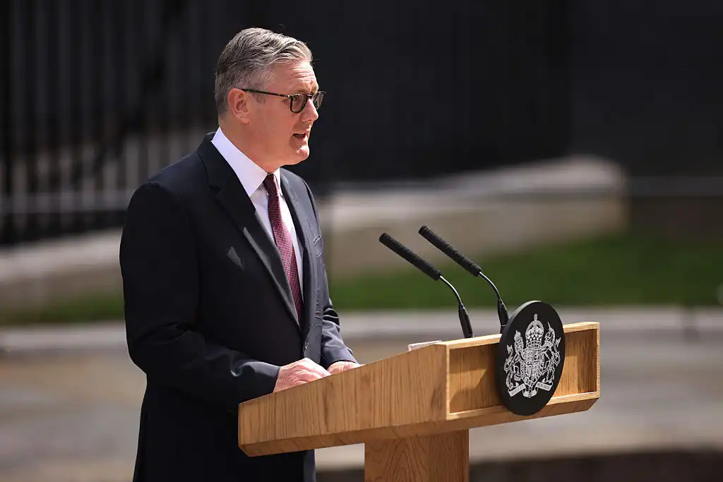 Starmer segir af sér