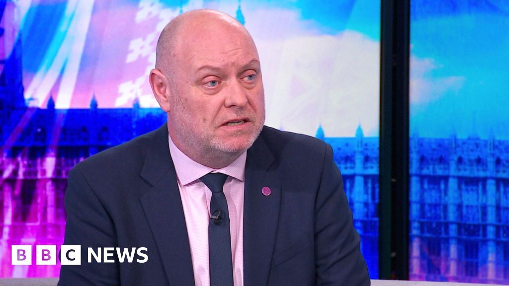 Starmer sends 'chill' through civil service, union boss says